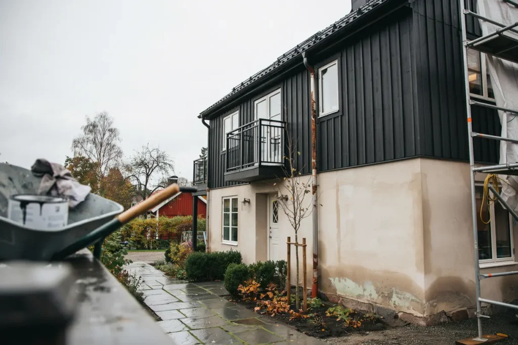 fasadbl string och rostskyddsm lning s skyddar du metallfasad r cken och detaljer mot sveriges tuffa klimat